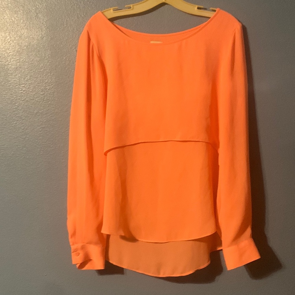 Super cute peach blouse